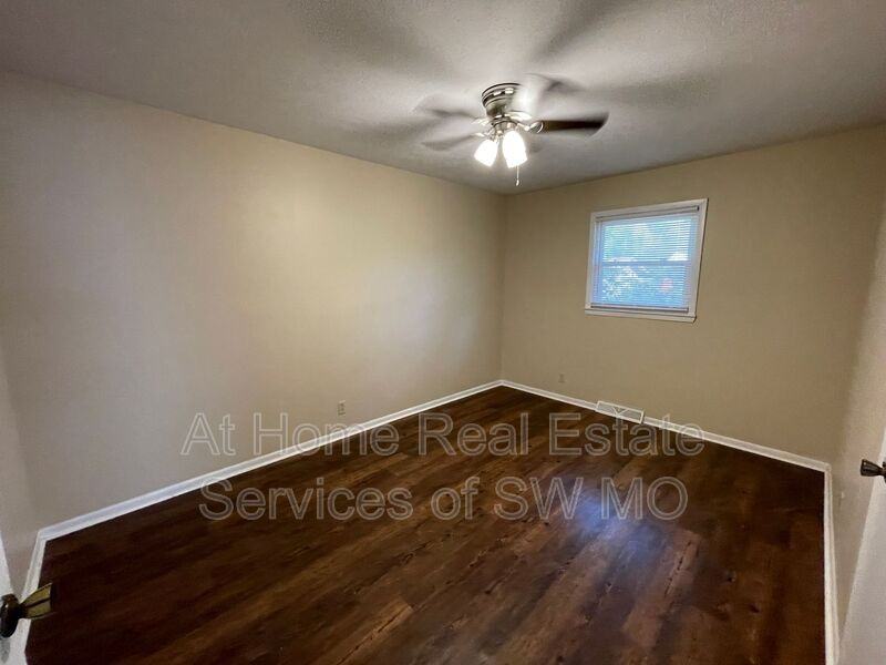 331 E Wayland St - Photo 7 of 10