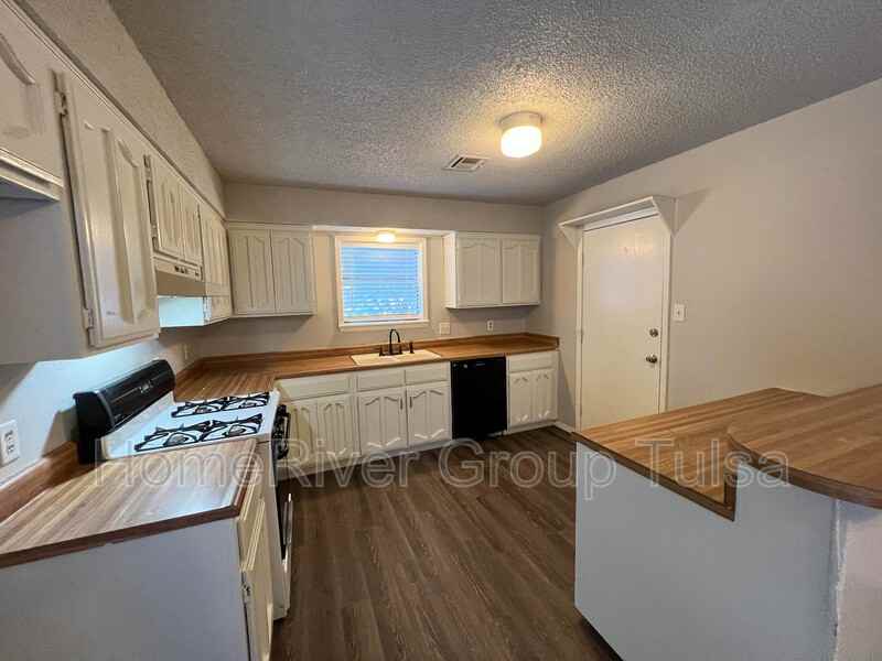 626 W 147th St S - Photo 3 of 21