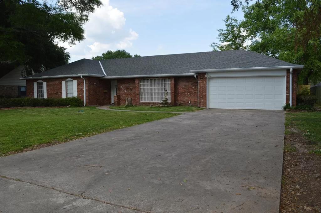 407 Sweetbriar Dr - Photo 2 of 13