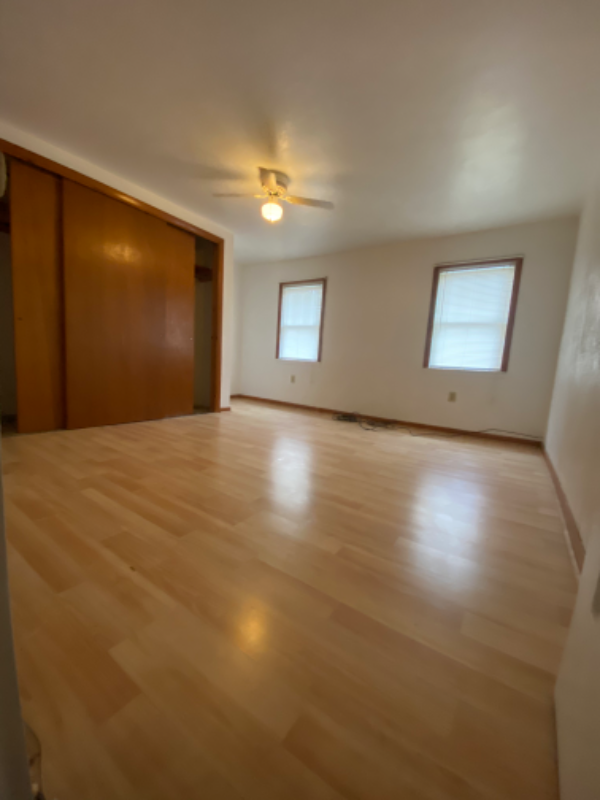 586 Front St - Photo 3 of 8