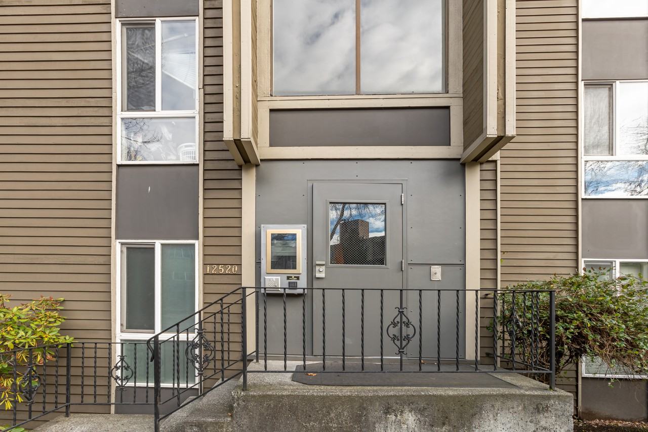 12520 Roosevelt Way Northeast #402 - Photo 5 of 18