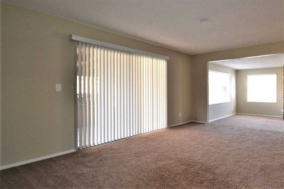 27826 Saturn St - Photo 2 of 10