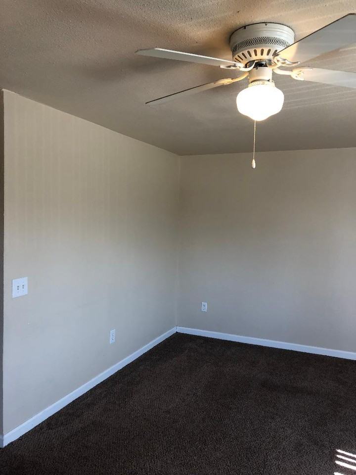 301 N Greenbriar Rd Apt 2 #2 - Photo 7 of 15