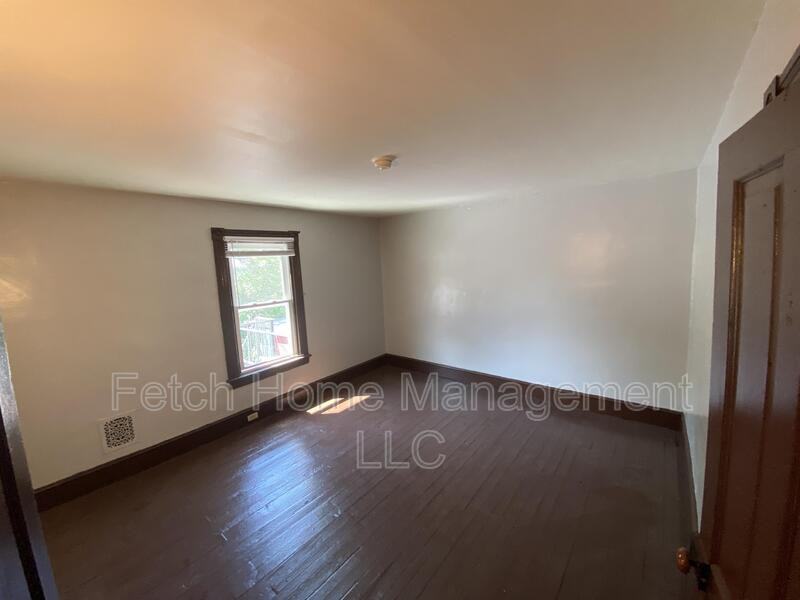 722 E King St - Photo 3 of 10