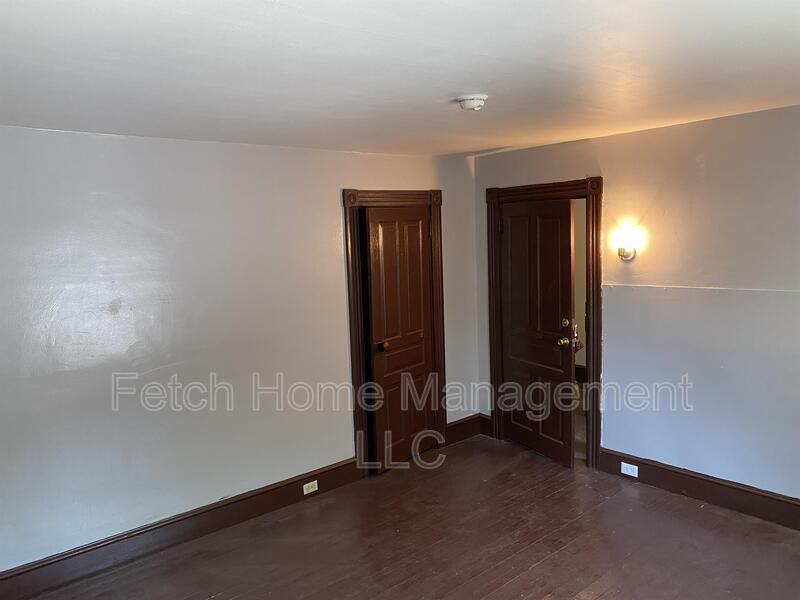 722 E King St - Photo 4 of 10