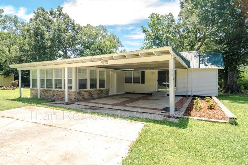 6235 Woodlawn Rd, Maurice, LA 70555 2 Bedroom House for 1,250/month