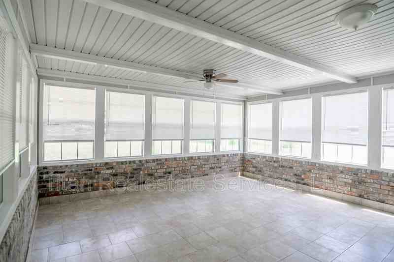 6235 Woodlawn Rd - Photo 2 of 19
