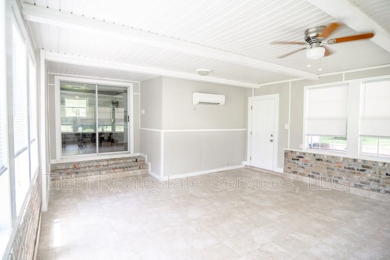6235 Woodlawn Rd - Photo 3 of 19