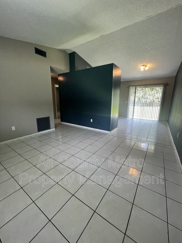 2521 Ridgewood Ave - Photo 3 of 16