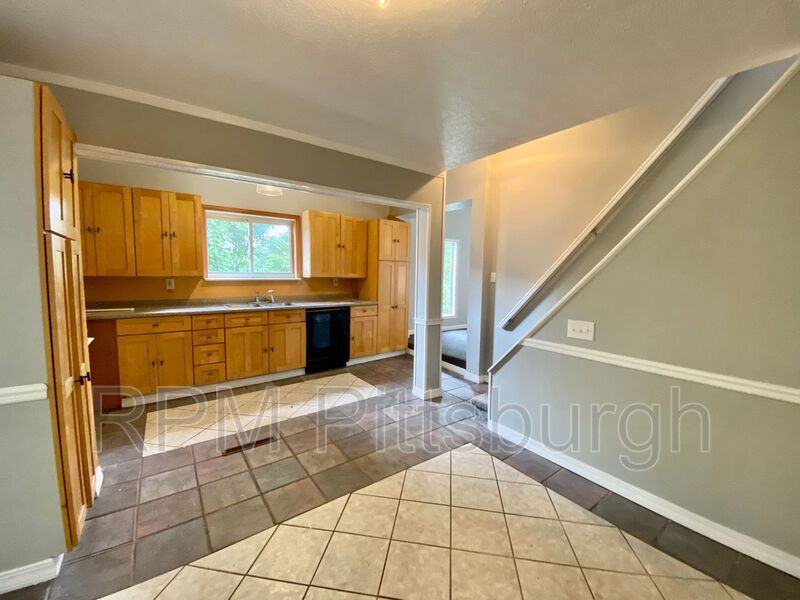 614 Stanton Ave - Photo 2 of 11