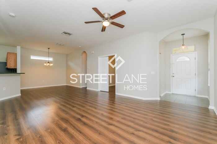 10122 Ringling St - Photo 3 of 15