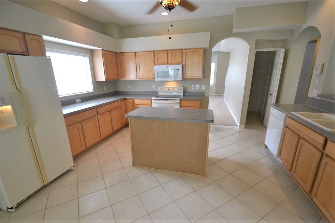 19323 Sea Mist Ln - Photo 2 of 10