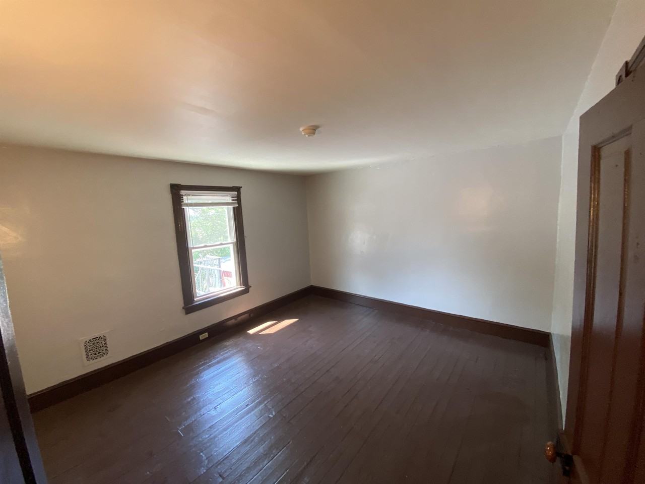 722 E King St #7 - Photo 3 of 10