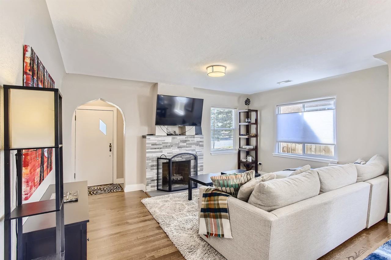 3457 N Steele St #1 - Photo 5 of 17