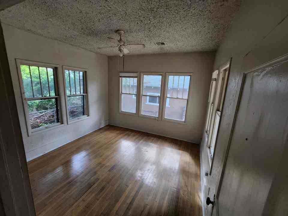 216 S 14th St #1 - Photo 3 of 7