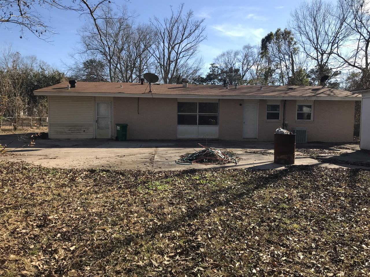 2801 Woodlawn Ave #2801 - Photo 2 of 5