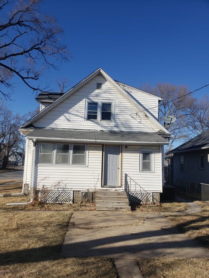 3035 Avenue B #1 - Photo 2 of 8