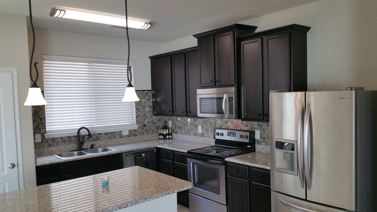 1049 Marietta Ln - Photo 4 of 38