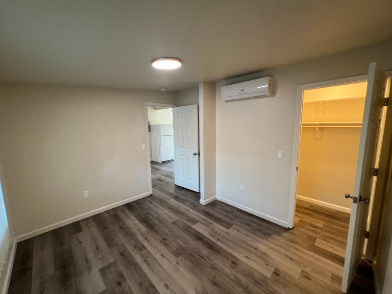 946 N Van Ness Ave - Photo 3 of 9