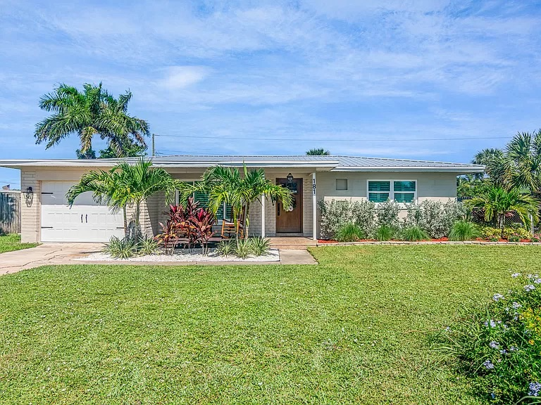 181 Berkeley St - Photo 3 of 21