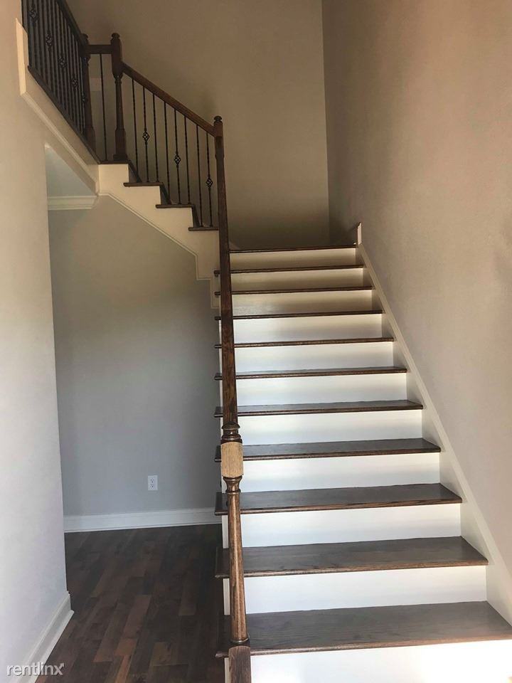 1828 Cambria Dr - Photo 3 of 10