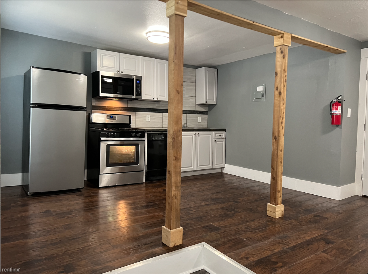 223 Bee St - Photo 2 of 12