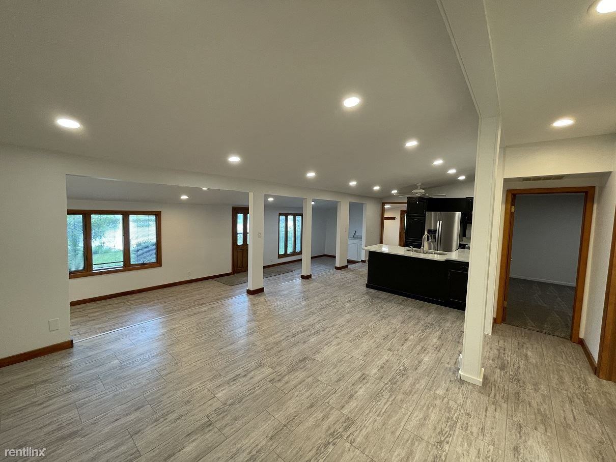 248 Oak Grove Dr - Photo 2 of 21