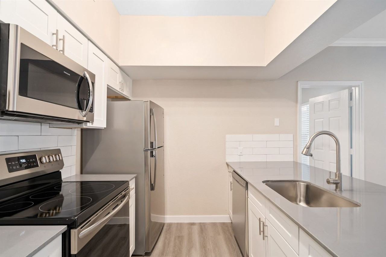 Tides on Harwood - Photo 3 of 21