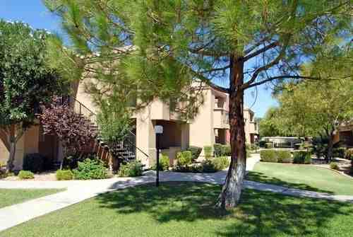 110 East Greenway Parkway - Photo 2 of 11