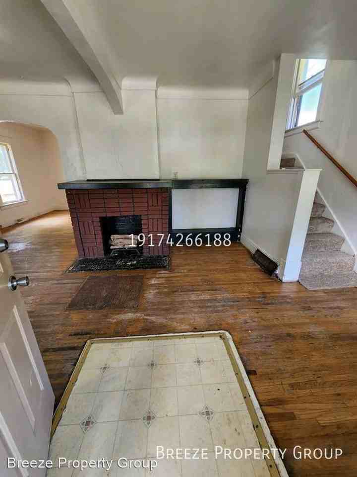 713 Orchard St - Photo 2 of 9