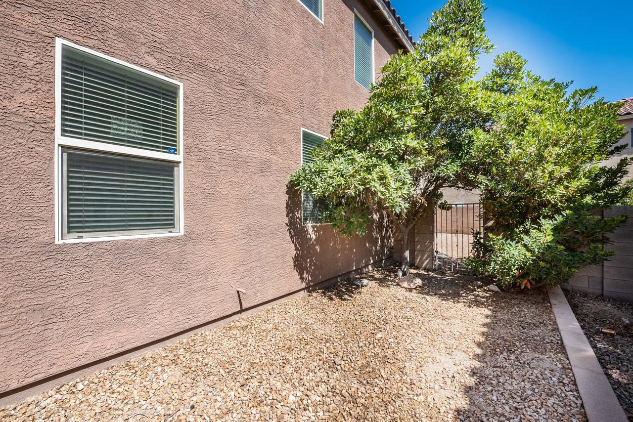 6214 W Haleh Ave - Photo 3 of 23