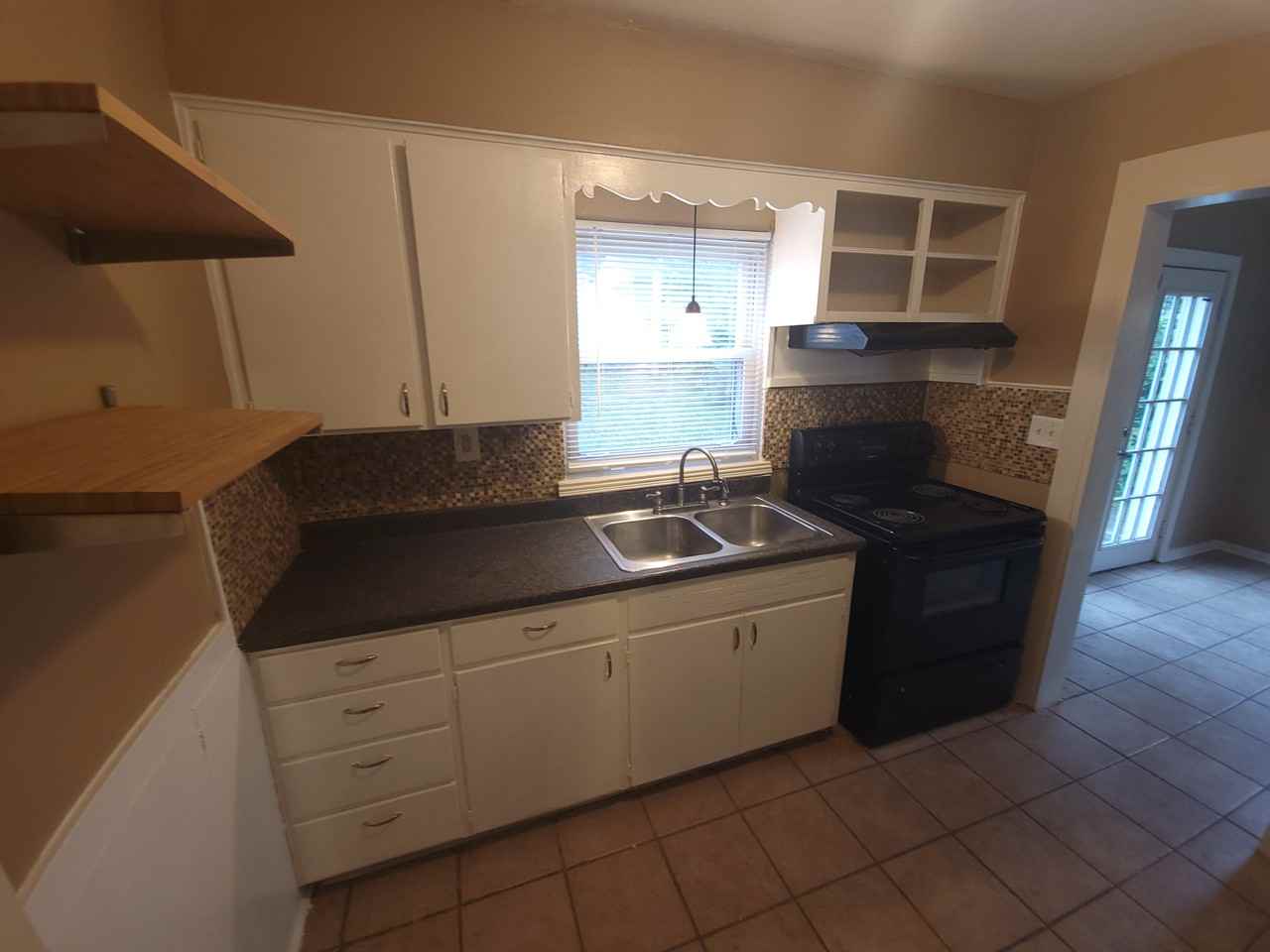 613 Ne 45th St - Photo 6 of 20