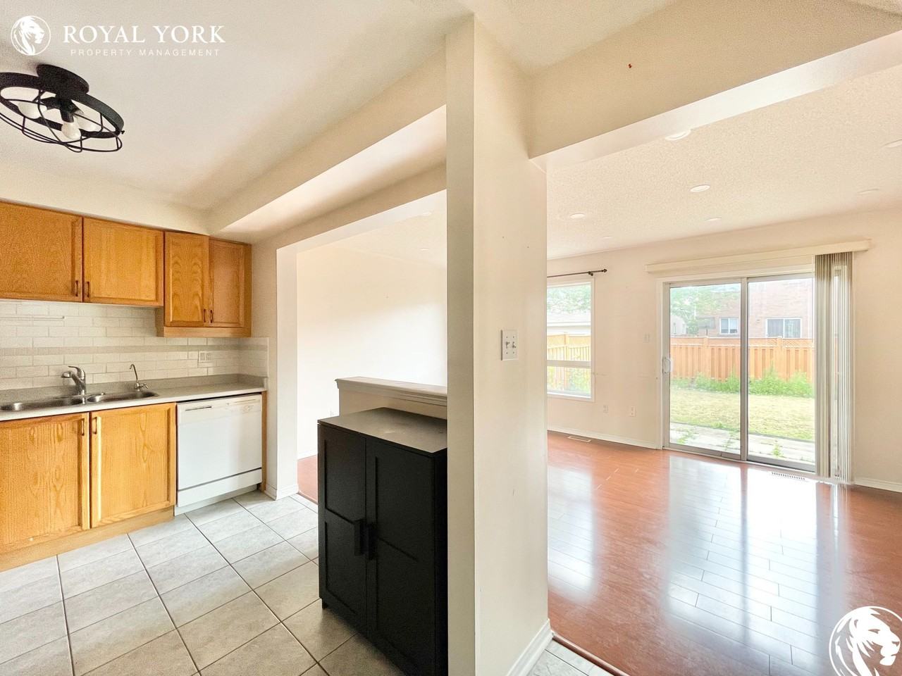 20 Whiteface Cres - Photo 3 of 31