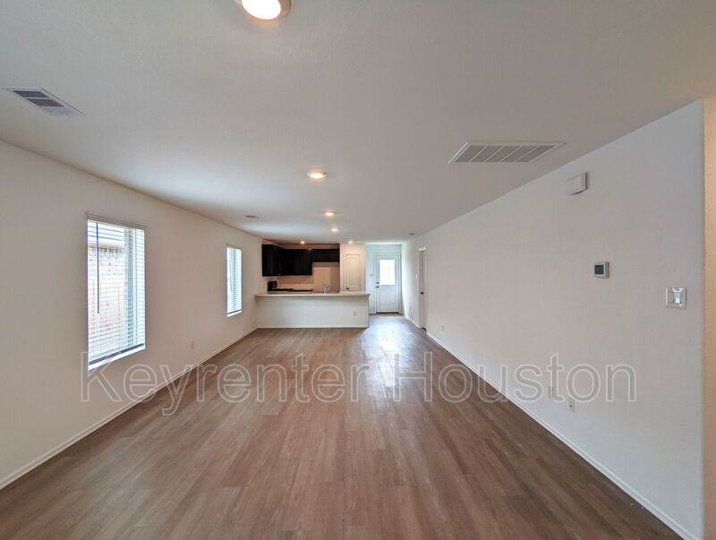 8810 Wooster Trails Dr - Photo 3 of 16