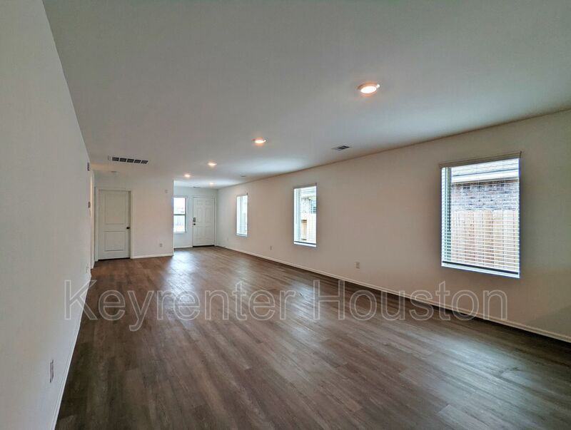 8810 Wooster Trails Dr - Photo 4 of 16