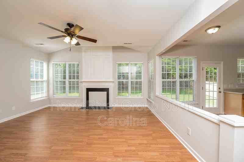 1570 Pondhaven Dr - Photo 2 of 17