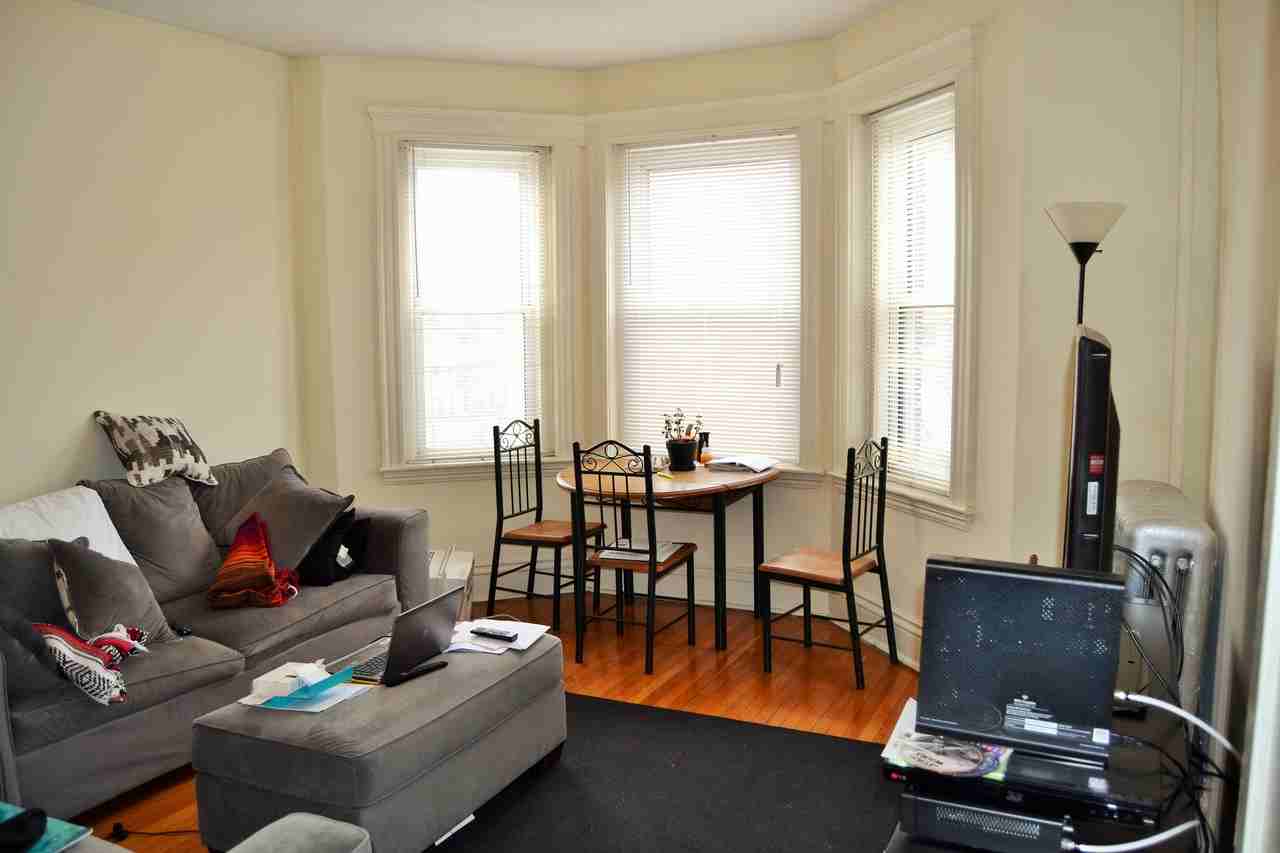 106 Queensberry St #10