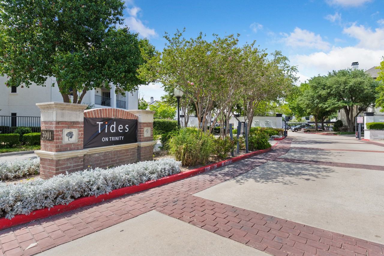 Tides On Trinity - Photo 2 of 20