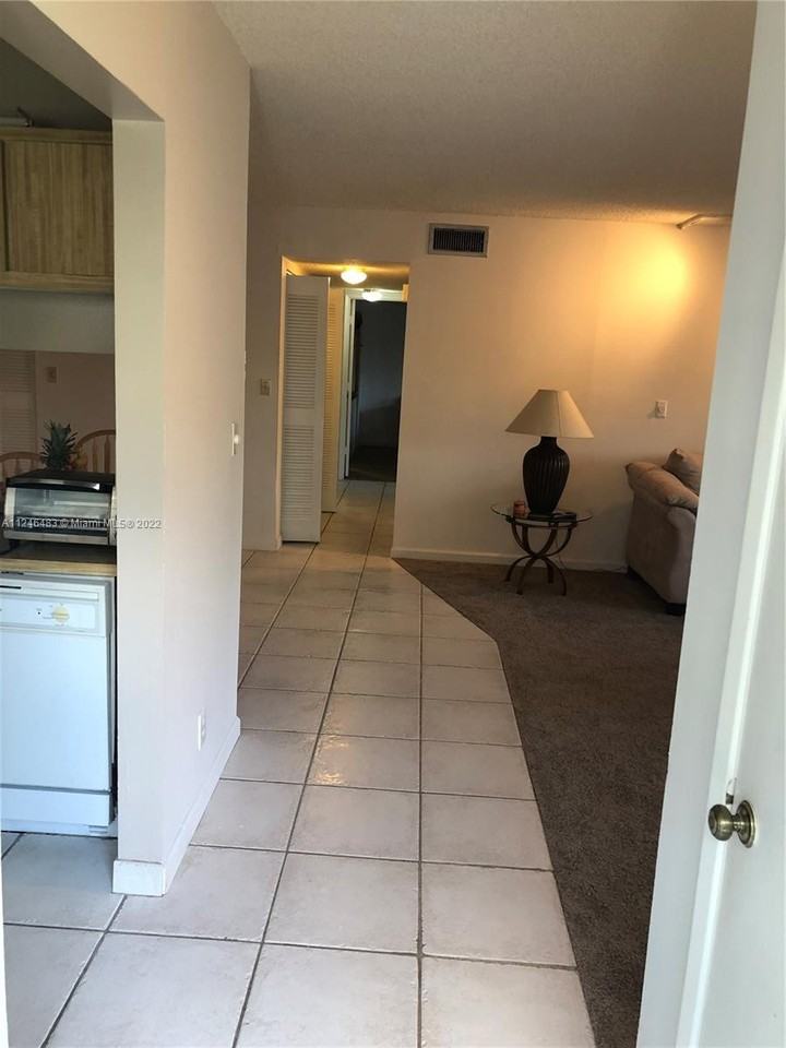 111 Gardens Dr #101 - Photo 3 of 14