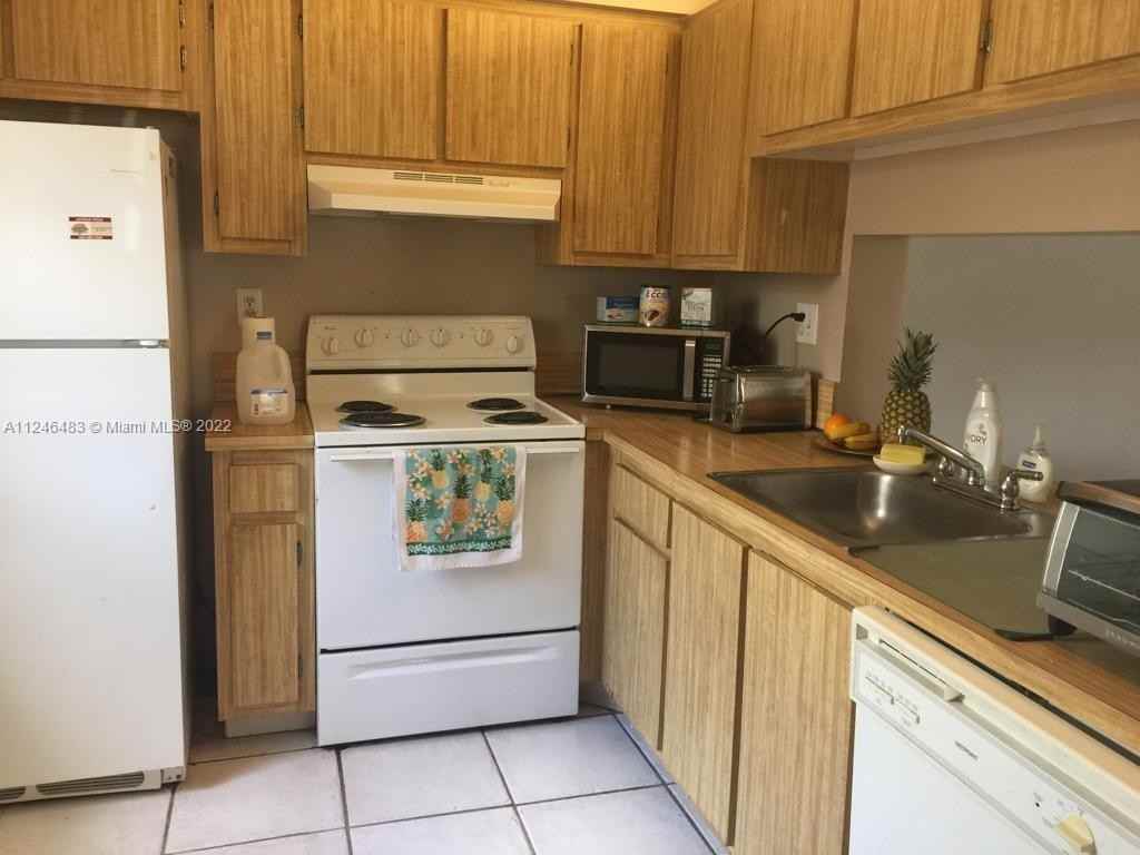 111 Gardens Dr #101 - Photo 4 of 14