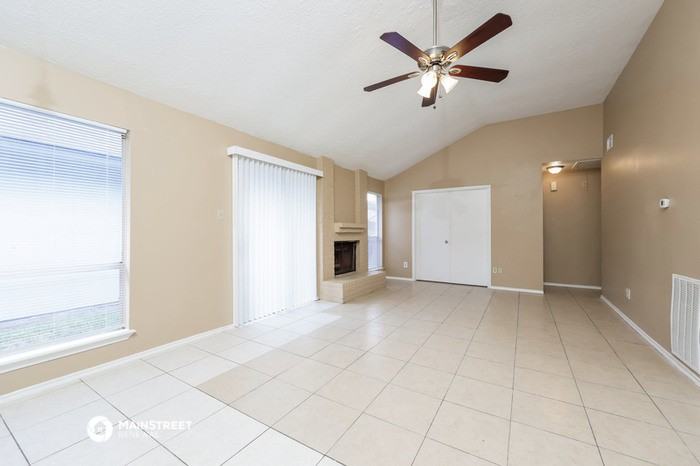 11110 Grassyglen Dr - Photo 2 of 15