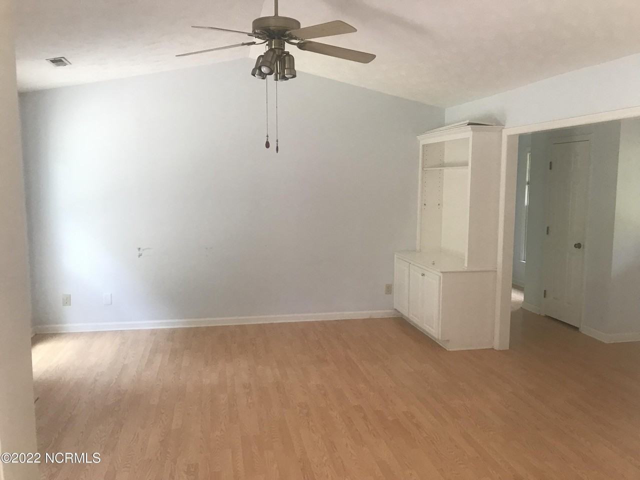 10 Surry Ln - Photo 3 of 15