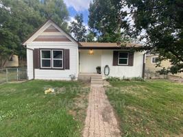 featured image of 1330 E 7th St