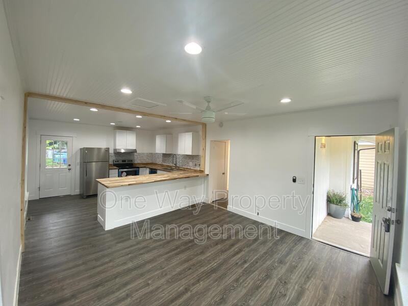 1330 E 7th St - Photo 3 of 18