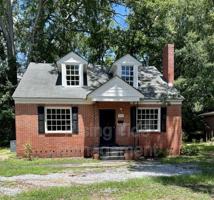 featured image of 2323 E 4th St