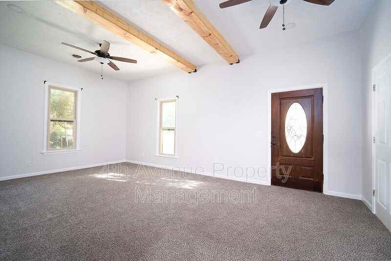 2531 E Maddox Rd - Photo 6 of 20