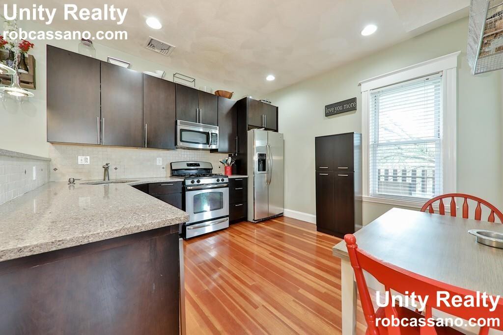 W 8th St #3 - Photo 3 of 15