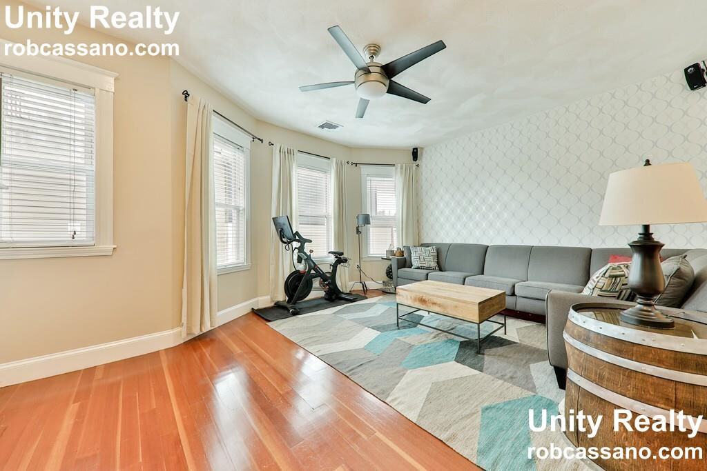 W 8th St #3 - Photo 6 of 15