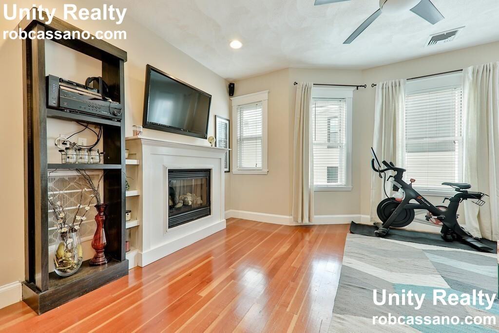 W 8th St #3 - Photo 7 of 15