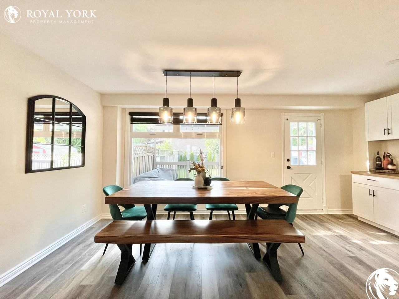 75 Alonna St - Photo 3 of 49